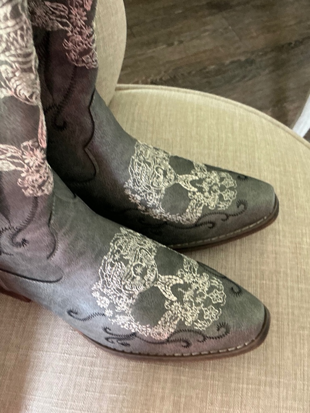 Gray western women’s boots!